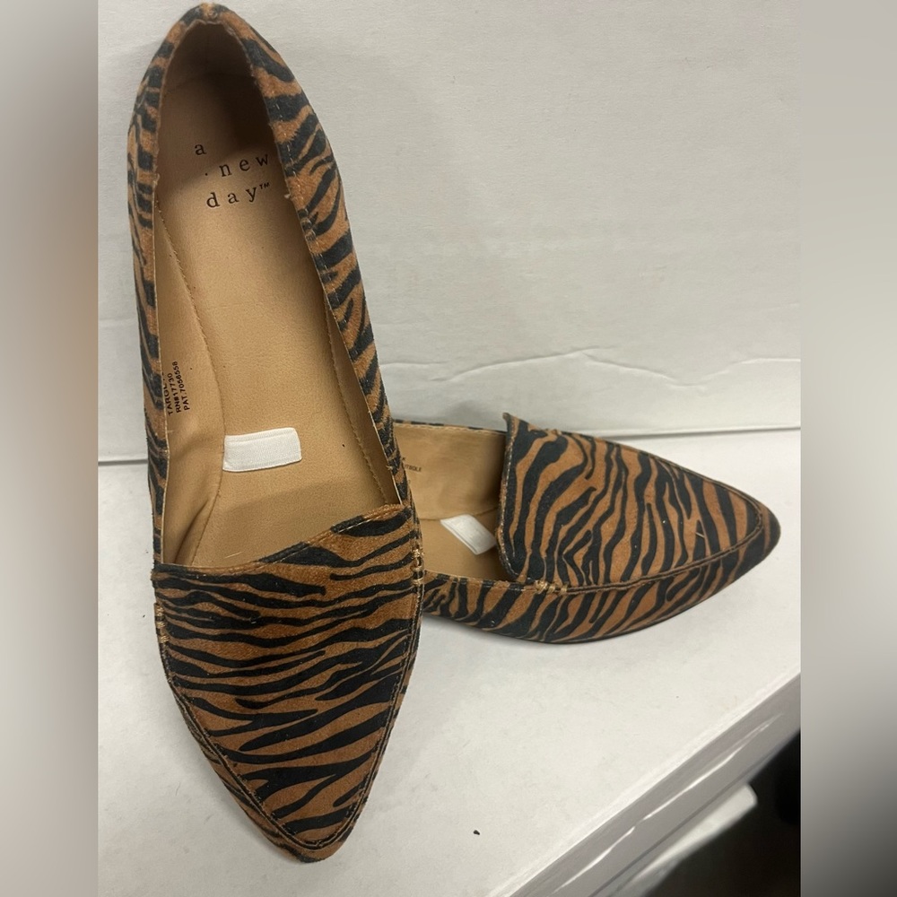 Tiger pattern flats. Slightly used but in great condition.